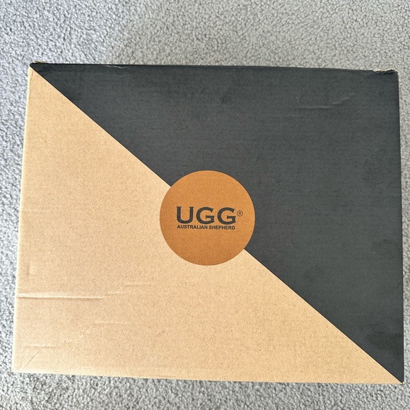 Australian Shepherd Mini UGGs. Unisex. Sangria colour. Sz 41 - Picture 7 of 7